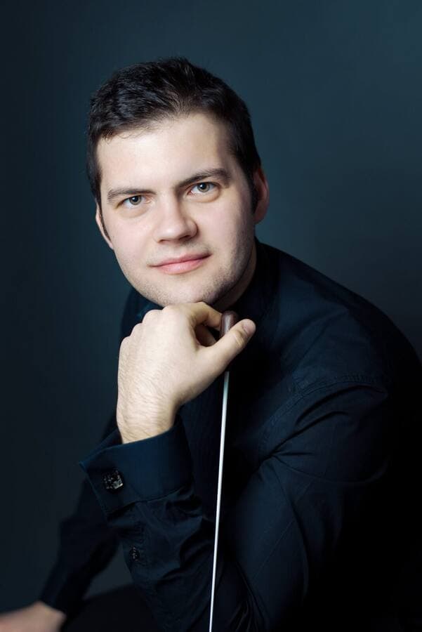 Arseniy Shkaptsov press photo